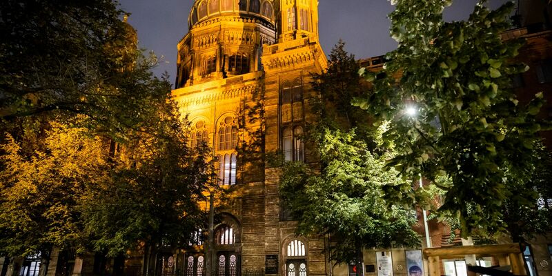 Die Neue Synagoge an der Oranienburger Straße in Berlin-Mitte. - Foto: Christoph Soeder/dpa