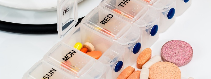 Die regelmäßige Einnahme von verordneten Medikamenten interessiert die Versicherer ebenso. - Foto: Pixabay © sarahrichterart (CC0 Public Domain)