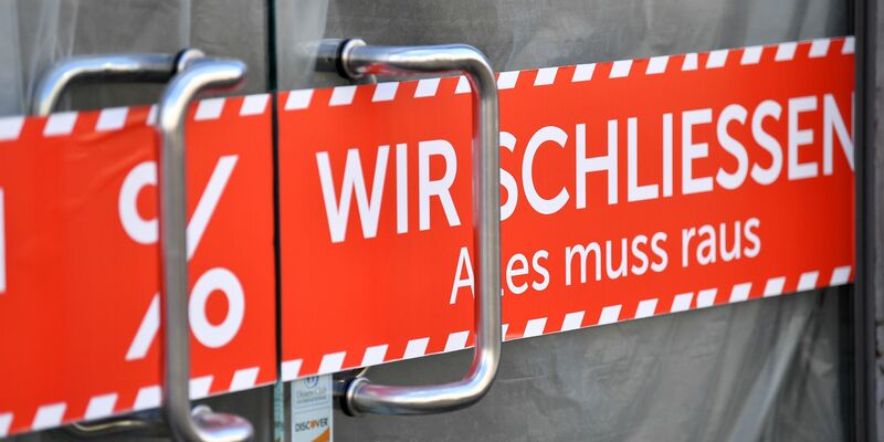 Deutlich mehr Firmen geben auf: Pleitezahlen steigen zweistellig. (Symbolbild) - Foto: Martin Schutt/dpa-Zentralbild/dpa