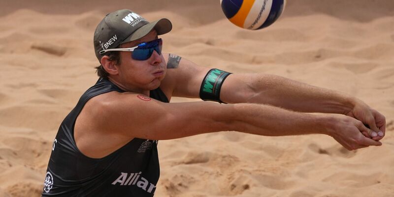 Nils Ehlers ist mit seinem Partner Clemens Wickler bei der WM im Achtelfinale ausgeschieden. - Foto: Soeren Stache/dpa