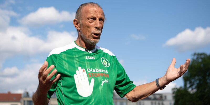 Christoph Daum feiert am 24. Oktober seinen 70. Geburtstag. - Foto: Sebastian Räppold/Matthias Koch/dpa