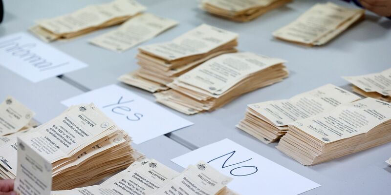 Australien hat in einer historischen Volksbefragung über ein größeres politisches Mitspracherecht für die indigene Bevölkerung abgestimmt. nun gibt es ein Ergebnis. - Foto: Con Chronis/AAP/dpa