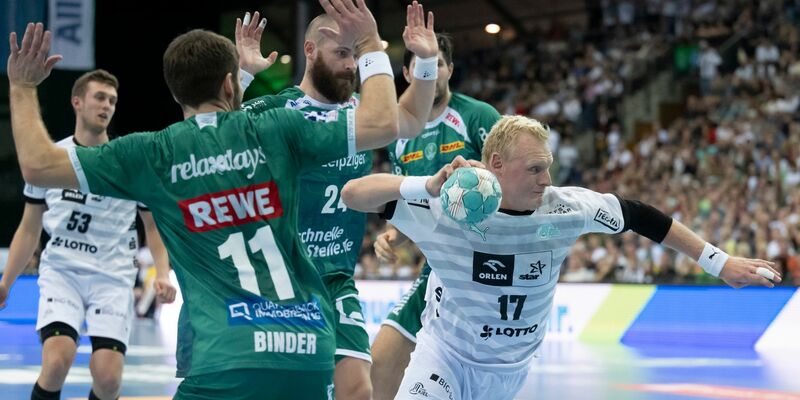 Die Kieler um Patrick Wiencek (r) mussten sich in Leipzig geschlagen geben. - Foto: Hendrik Schmidt/dpa