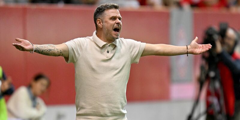 Trainer Alexander Straus und sein Team kamen nicht über ein 0:0 gegen Frankfurt hinaus. - Foto: Peter Kneffel/dpa/Archivbild