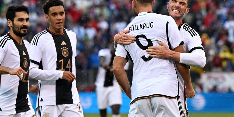 Ilkay Gündogan (l) und Niclas Füllkrug (2.v.r.) erzielten die ersten beiden Tore unter DFB-Coach Julian Nagelsmann. - Foto: Federico Gambarini/dpa