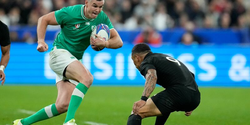 Die Iren um Johnny Sexton (l) verloren gegen Neuseeland. - Foto: Christophe Ena/AP/dpa