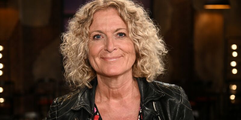 Die Autorin Susanne Fröhlich steht nach der Aufzeichnung der WDR Talkshow «Kölner Treff» im Studio (2019). - Foto: Henning Kaiser/dpa