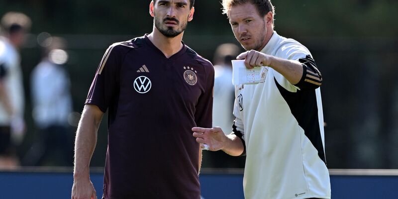 Haben mit dem DFB-Team Mexiko im Blick: Julian Nagelsmann (l) uns Mats Hummels. - Foto: Federico Gambarini/dpa