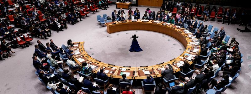 Sitzung des Sicherheitsrats der Vereinten Nationen (Archivbild) - dort soll über zwei verschiedene Resolutionsentwürfe zur Lage im Nahen Osten abgestimmt werden. - Foto: John Minchillo/AP/dpa