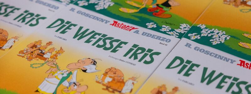 Ausgaben des neuen Asterix-Bandes mit dem Titel «Die weiße Iris» werden in einer Logistikhalle konfektioniert und in Displays für den Einzelhandel verpackt. - Foto: Rolf Vennenbernd/dpa
