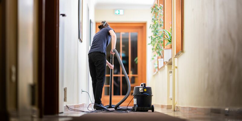 Nach Meinung der Grünen-Co-Vorsitzenden Ricarda Lang war die Entscheidung der Mindestlohnkommission ein «Schlag ins Gesicht» für viele Menschen. - Foto: Daniel Reinhardt/dpa