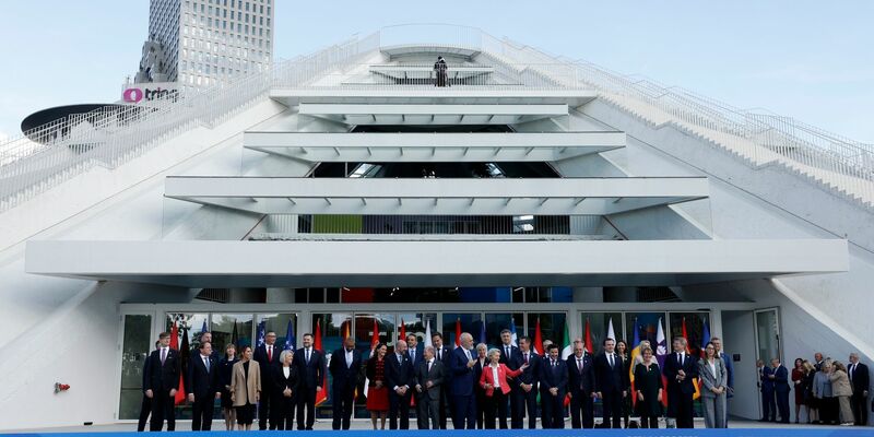 Bei dem Treffen mit den Staats- und Regierungschefs der sechs Staaten des westlichen Balkan geht es darum, deren Aufnahme in die Europäische Union voranzutreiben. - Foto: Franc Zhurda/AP/dpa