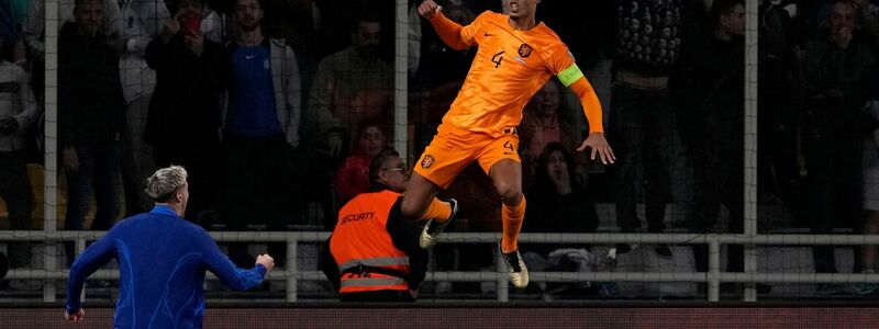 Virgil van Dijk erzielte kurz vor Schluss den wichtigen Siegtreffer für die Niederlande. - Foto: Thanassis Stavrakis/AP/dpa