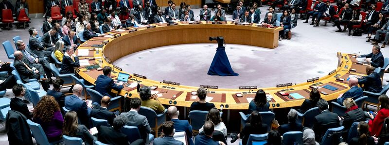 Mitglieder des Sicherheitsrats der Vereinten Nationen nach einer Abstimmung. Auch die Staats- und Regierungschefs des G7-Treffens verurteilten den iranischen Angriff aufs Schärfste. - Foto: Craig Ruttle/AP/dpa
