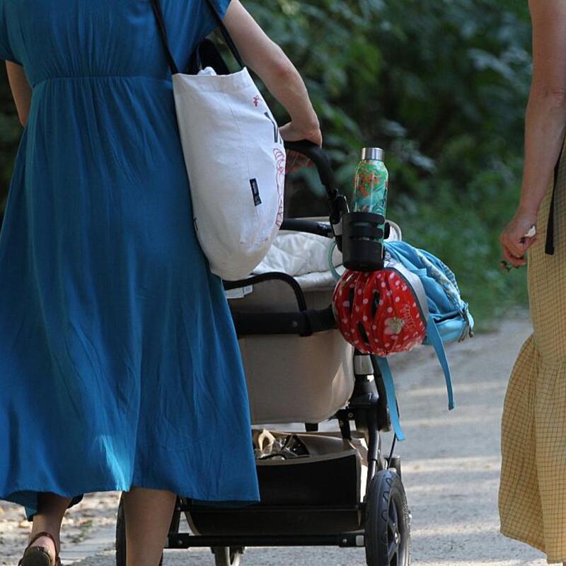 Zwei Frauen mit Kinderwagen (Archiv) - Foto: über dts Nachrichtenagentur