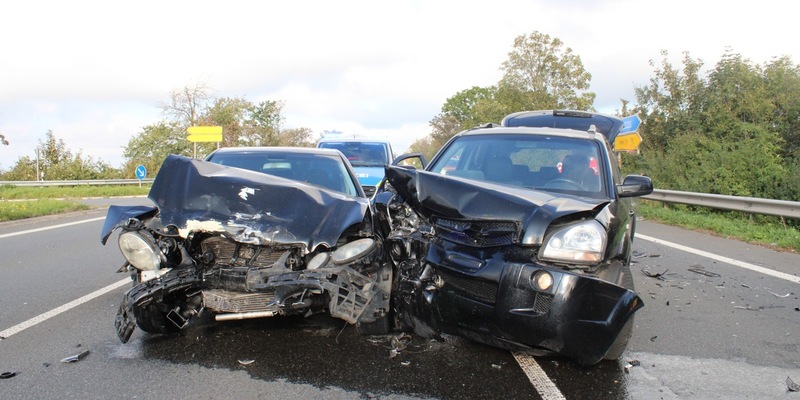 POL-MI: Alleinunfall: Autofahrer kommt von Bundesstraße ab - Foto: presseportal.de