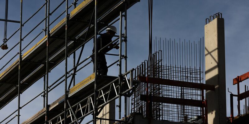 Die Zahl der Baugenehmigungen ist weiter rückläufig. - Foto: Rolf Vennenbernd/dpa