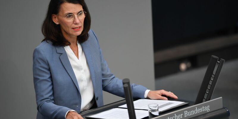 Rita Schwarzelühr-Sutter nennt es «puren Antisemitismus», wenn auf deutschen Straßen die menschenverachtenden Taten der Hamas bejubelt würden. - Foto: Serhat Kocak/dpa