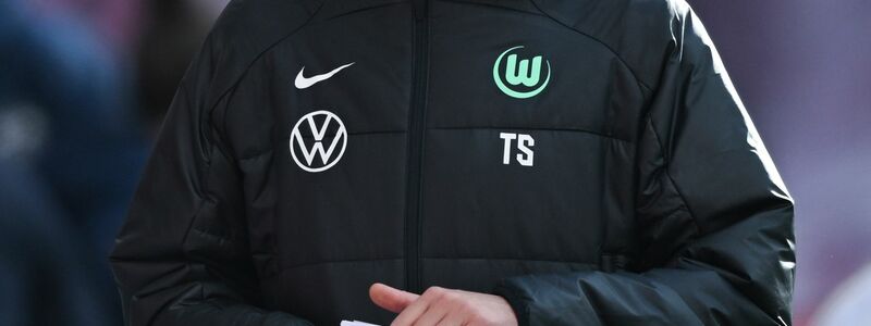 Tommy Stroot verpasste mit Wolfsburgs Fußballerinnen den Einzug in die Königsklassen-Gruppenphase. - Foto: Hendrik Schmidt/dpa