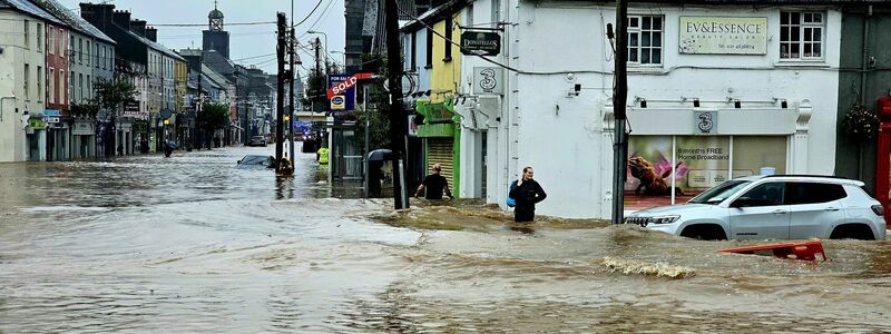 Überschwemmungen im Raum Midleton. Mehr als 100 Häuser wurden dort durch den Sturm «Babet» überflutet. - Foto: Damien Rytel/PA Media/dpa