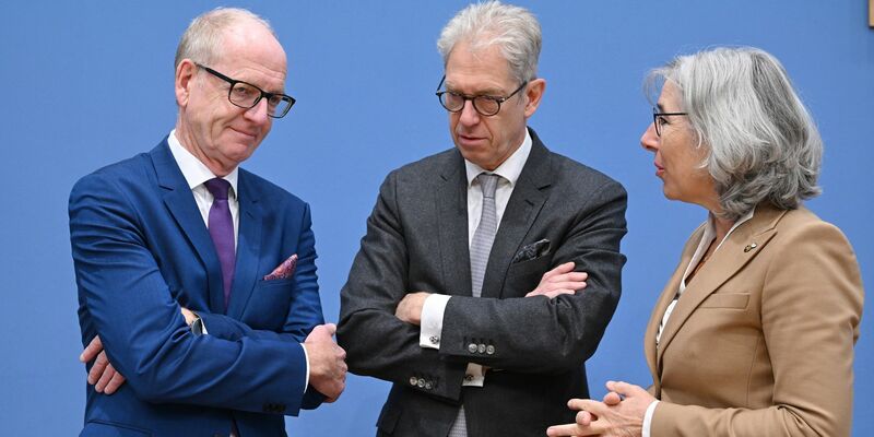 Verbände von Ärzten, Zahnärzten und Apotheken haben einen «Notruf» an Kanzler Scholz gerichtet. - Foto: Soeren Stache/dpa