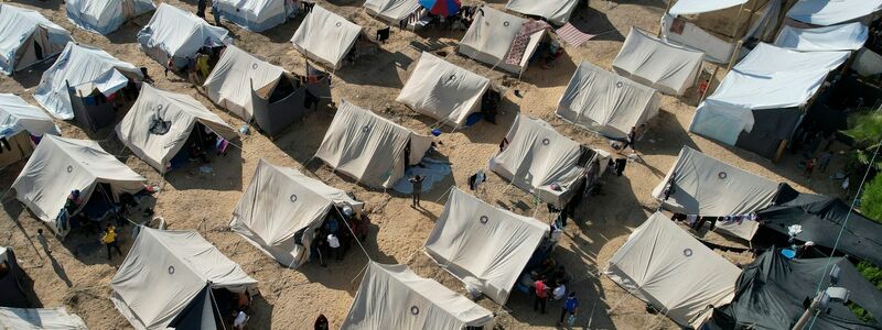 Vom UNDP bereitgestellte Zelte in Khan Younis. - Foto: Ashraf Amra/AP