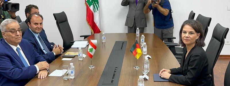 Bundesaußenministerin Annalena Baerbock trifft in Beirut den geschäftsführenden Außenminister Abdallah Bou Habib. - Foto: Jörg Blank/dpa