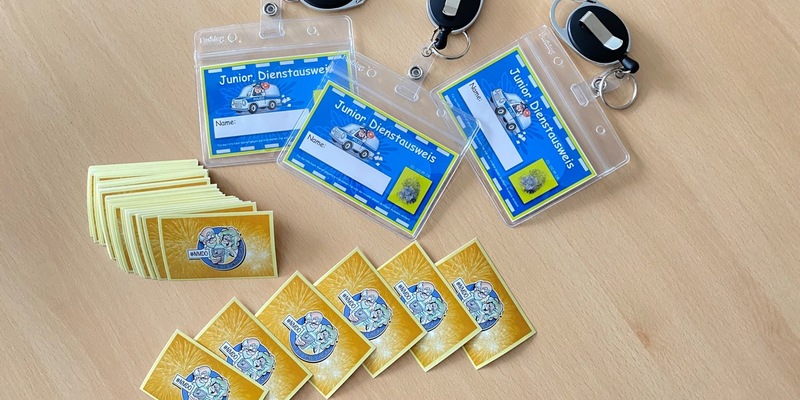 POL-OB: Erste #NMDO-Stickeralben fertig - Junior-Dienstausweise für die Enkel - Foto: presseportal.de