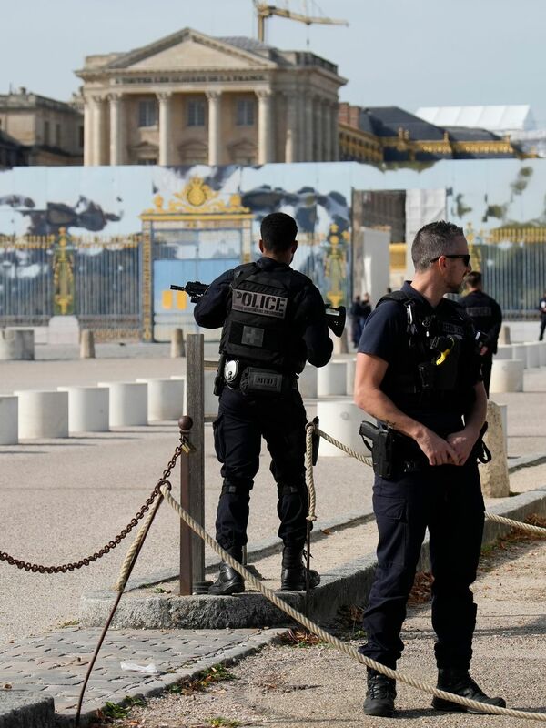 Bombendrohungen gegen Flughäfen, Schulen und Einrichtungen lähmten ...