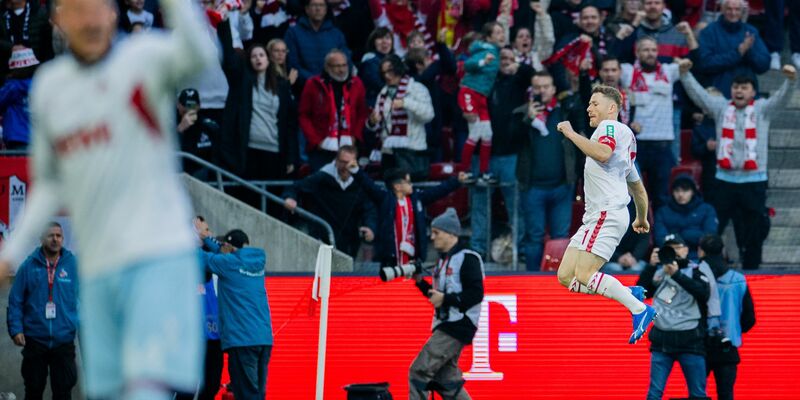 Florian Kainz jubelt nach seinem Elfmetertreffer zum 2:1 für den 1. FC Köln. - Foto: Rolf Vennenbernd/dpa