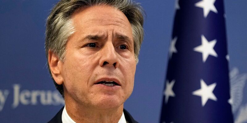 US-Außenminister Antony Blinken spricht in Tel Aviv nach einem Treffen mit dem israelischen Ministerpräsidenten Netanjahu. - Foto: Jacquelyn Martin/AP Pool/dpa