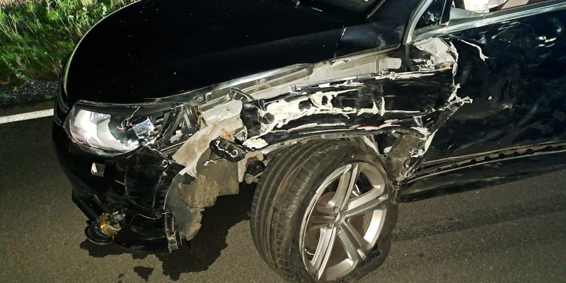 FFW Fredenbeck: PKW kollidiert mit Traktor / PKW-Insassen verletzt - Foto: presseportal.de