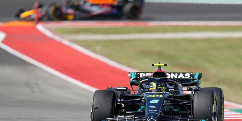 Mercedes-Pilot Lewis Hamilton wurde nachträglich disqualifiziert. - Foto: Nick Didlick/AP/dpa