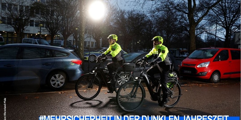 POL-PPWP: Dunkle Jahreszeit - Sehen und gesehen werden - Foto: presseportal.de