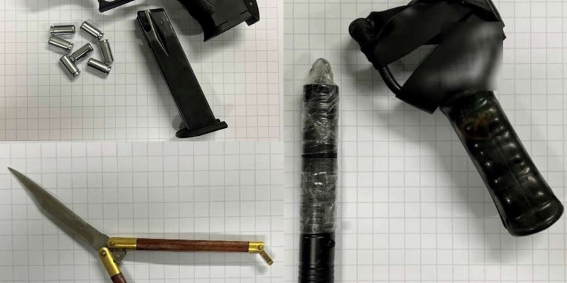 BPOL NRW: Innerhalb von 20 Minuten: Bundespolizei stellt mehrere verbotene Gegenstände sich - Foto: presseportal.de