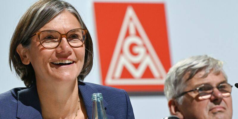 Mit Christiane Benner wurde erstmals eine Frau an die Spitze der IG Metall gewählt. - Foto: Arne Dedert/dpa