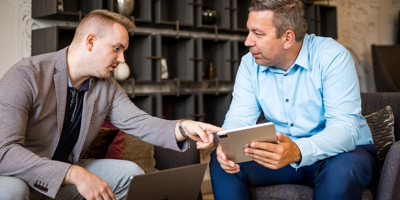 Josef Zauner und Julian Mehlig: Warum Unternehmen jetzt in eine PV-Anlage investieren sollten - Foto: presseportal.de