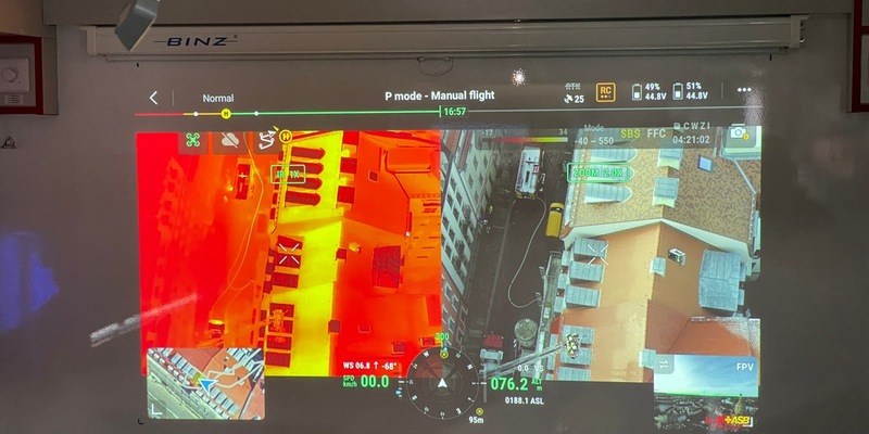 FW Dresden: Dachstuhlbrand in der Dresdner Innenstadt - Foto: presseportal.de
