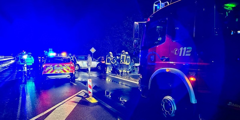 FFW Schwalmtal: Technische Hilfeleistung nach Verkehrsunfall - Foto: presseportal.de
