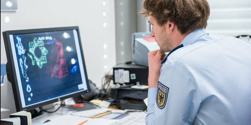 BPOLI EF: Leichtsinniges Verhalten eines Fahrgastes verschafft ihm mehrere Strafanzeigen - Foto: presseportal.de