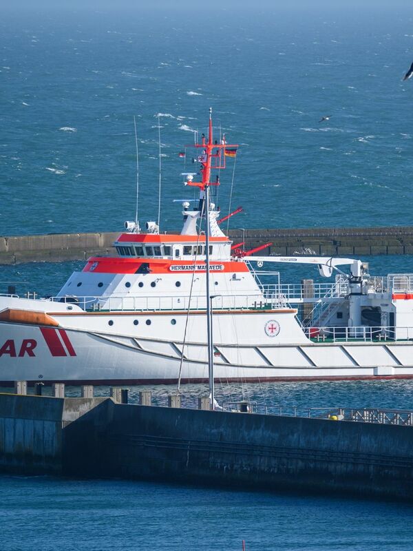 Due navi mercantili si scontrano nel Golfo tedesco e una nave affonda.