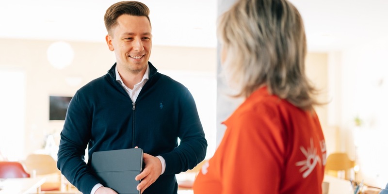 Bewerber in der Pflege wünschen sich mehr Gehaltstransparenz - Welche Vorteile eine offene Kommunikation über Geld wirklich bringt - Foto: presseportal.de