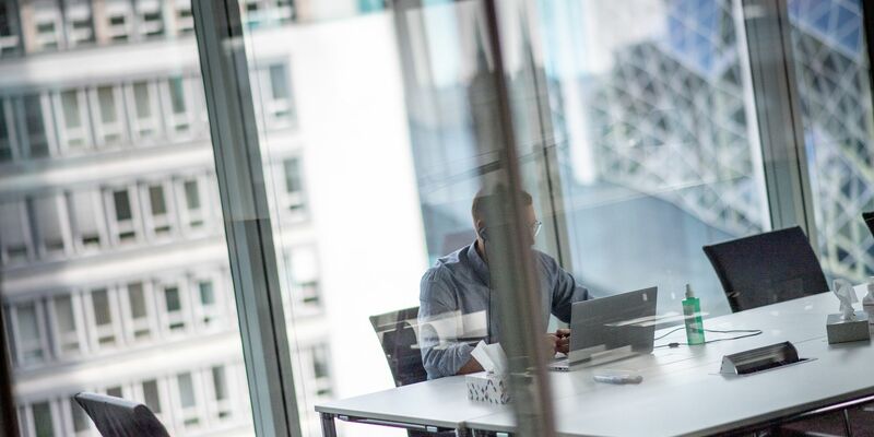 Vieles noch unklar: Personalchefs in Deutschland haben Bedenken bei der Nutzung von künstlicher Intelligenz am Arbeitsplatz. - Foto: Zacharie Scheurer/dpa-tmn
