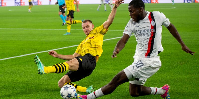 Julian Ryerson (l) wird dem BVB in Newcastle fehlen. - Foto: David Inderlied/dpa