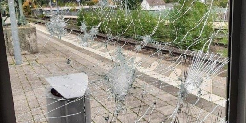 BPOL-KS: Vandalismusschaden im Bahnhof Edermünde-Grifte - Foto: presseportal.de