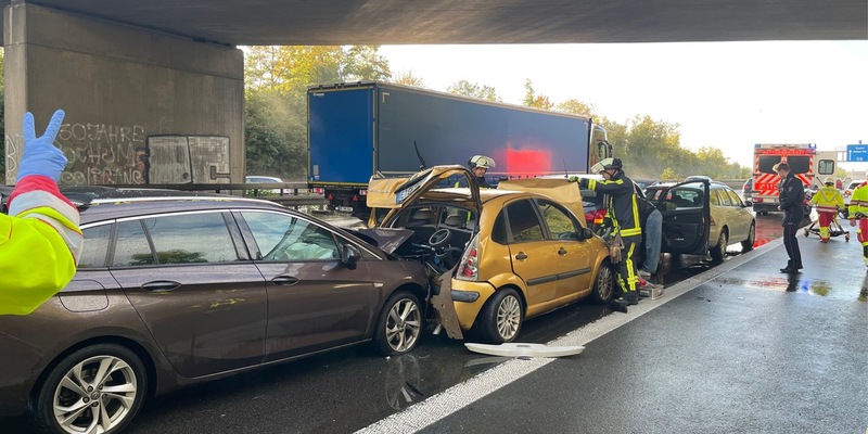 FW-BO: Verkehrsunfall auf der A 448 in Bochum- Langendreer - Foto: presseportal.de
