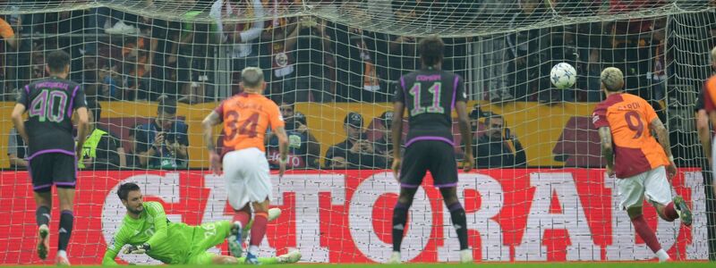 Galatasaray-Stürmer Mauro Icardi (r) traf per Elfmeter zum zwischenzeitlichen 1:1. - Foto: Peter Kneffel/dpa