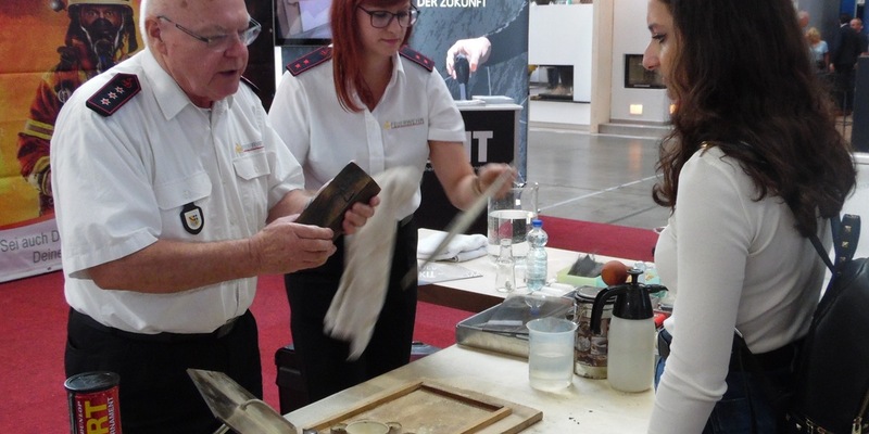 FW-KA: Feuerwehren aus Stadt- und Landkreis Karlsruhe sind gemeinsam auf der offerta - Foto: presseportal.de