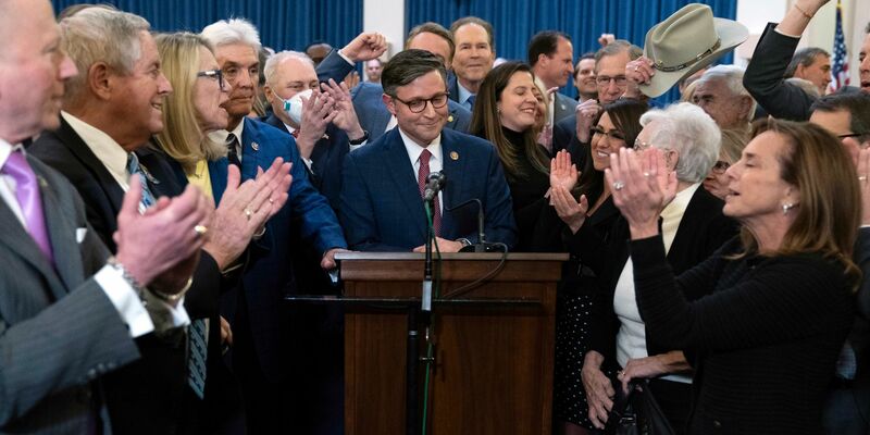 Für Mike Johnson deutet sich eine Schlappe im ersten Anlauf bei der Wahl zum Vorsitzenden des US-Repräsentantenhauses an. - Foto: Jose Luis Magana/AP/dpa