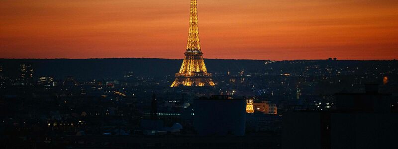 Darf natürlich nicht fehlen: Die Hauptstadt der Liebe, Paris. - Foto: Dimitar Dilkoff/AFP/dpa